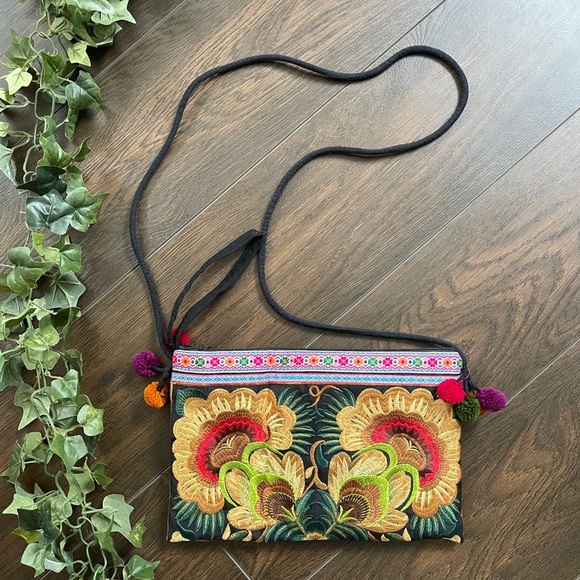 Embroidered bag from Thailand - Picture 1 of 6